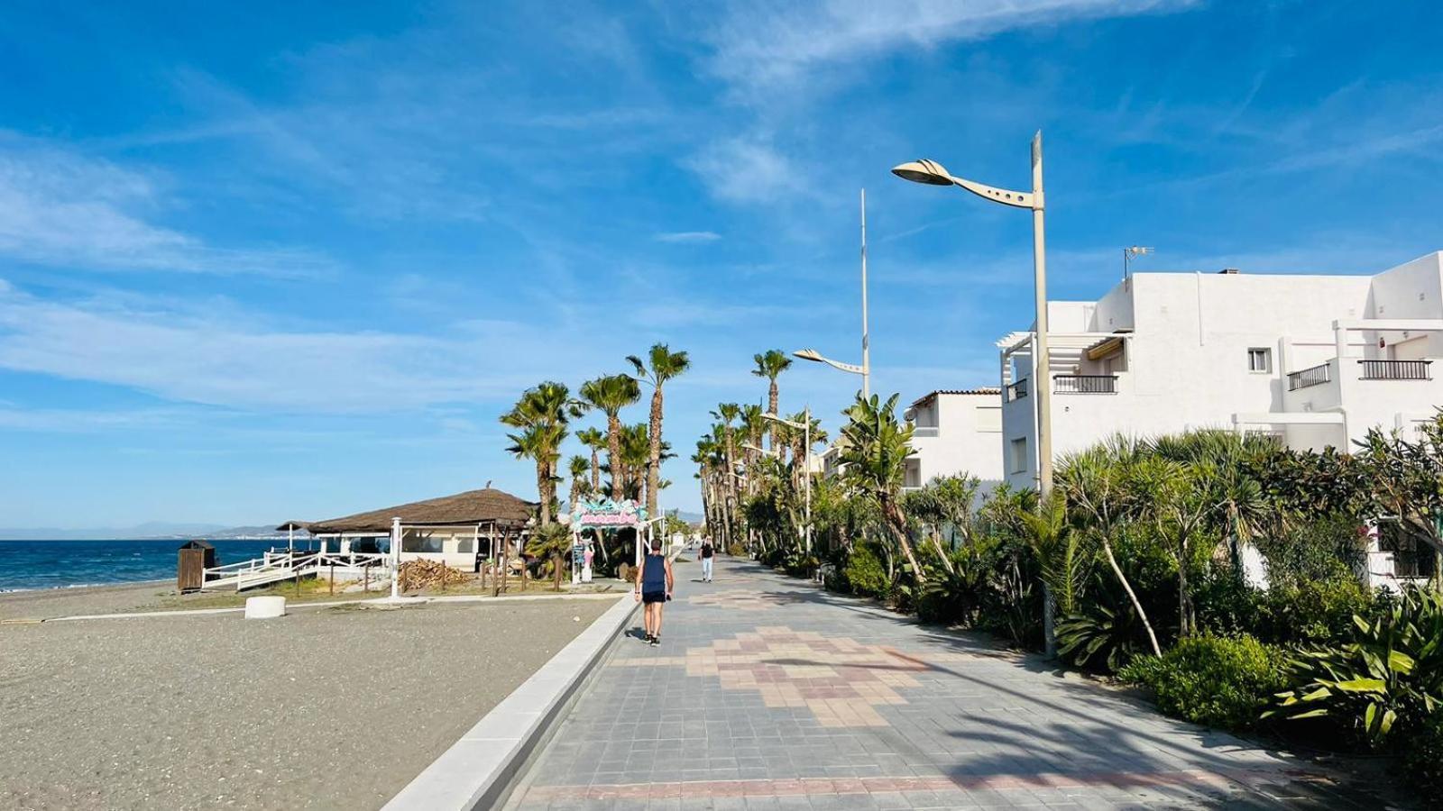 Apartamento Laguna Beach At Home Торрокс-Коста Экстерьер фото