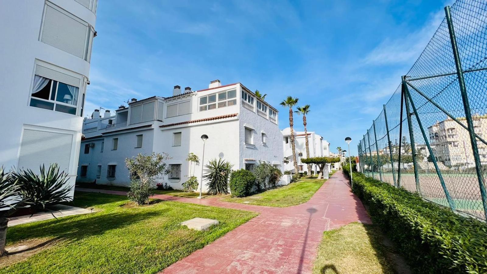 Apartamento Laguna Beach At Home Торрокс-Коста Экстерьер фото