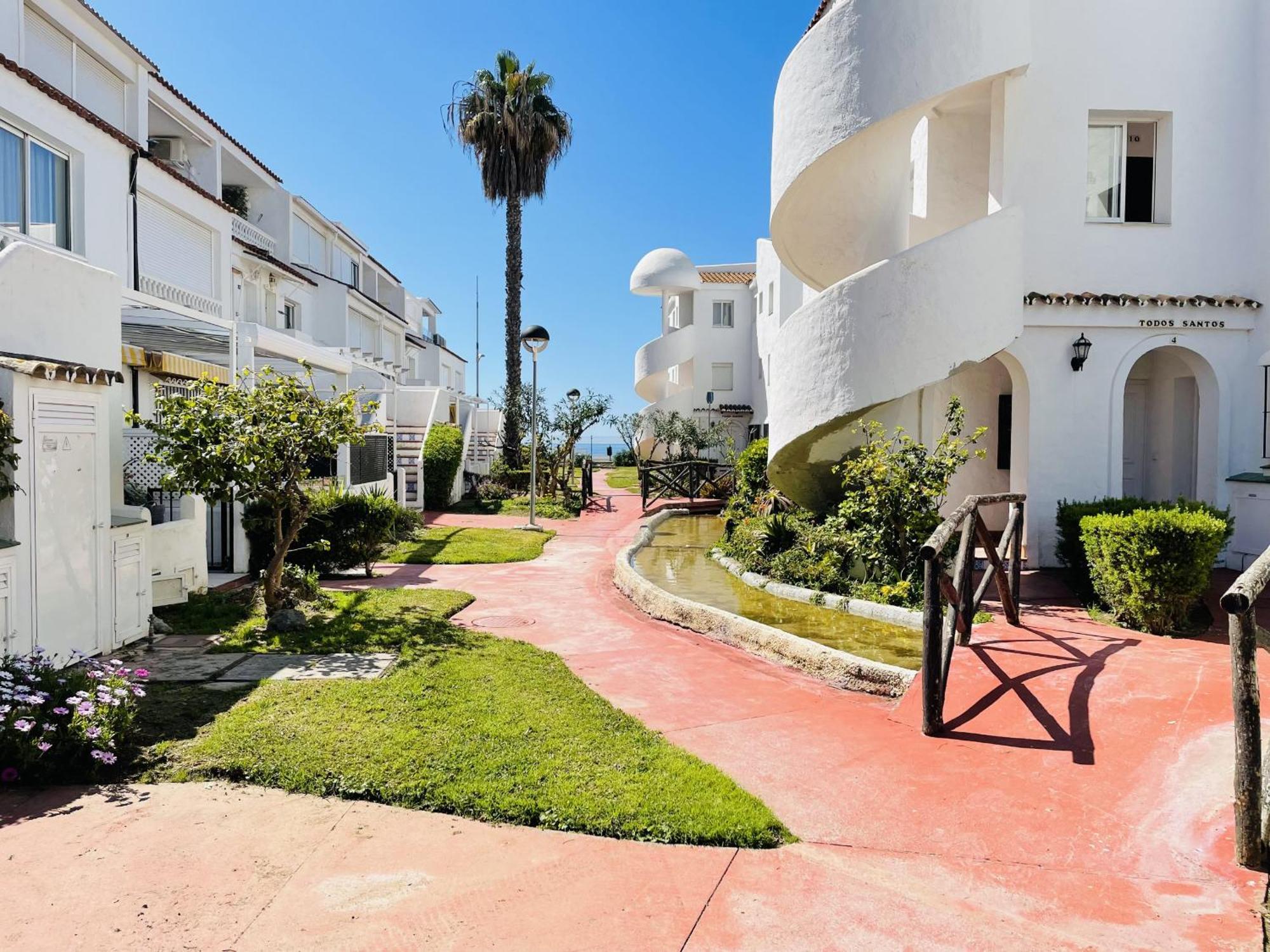 Apartamento Laguna Beach At Home Торрокс-Коста Экстерьер фото