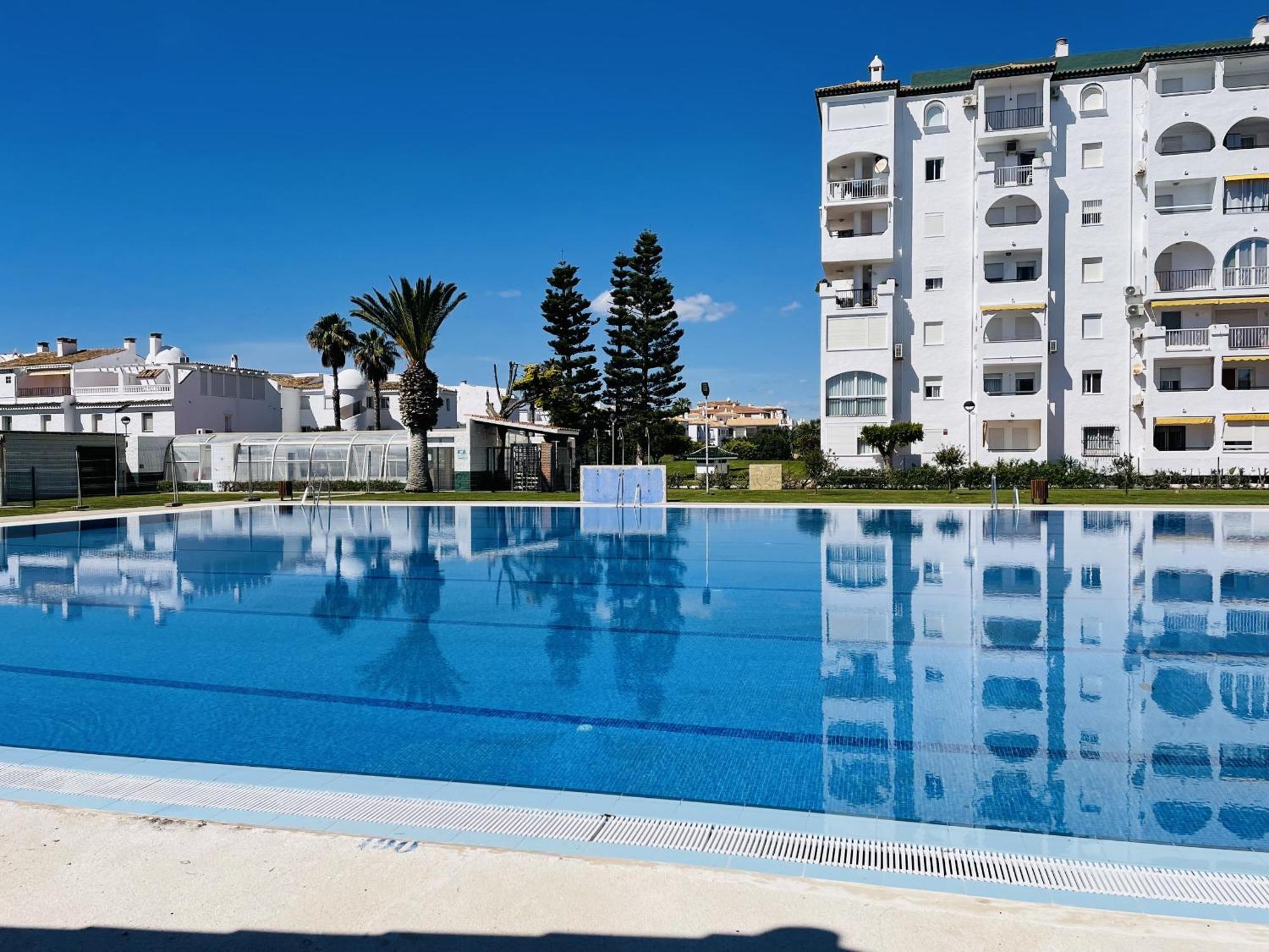 Apartamento Laguna Beach At Home Торрокс-Коста Экстерьер фото