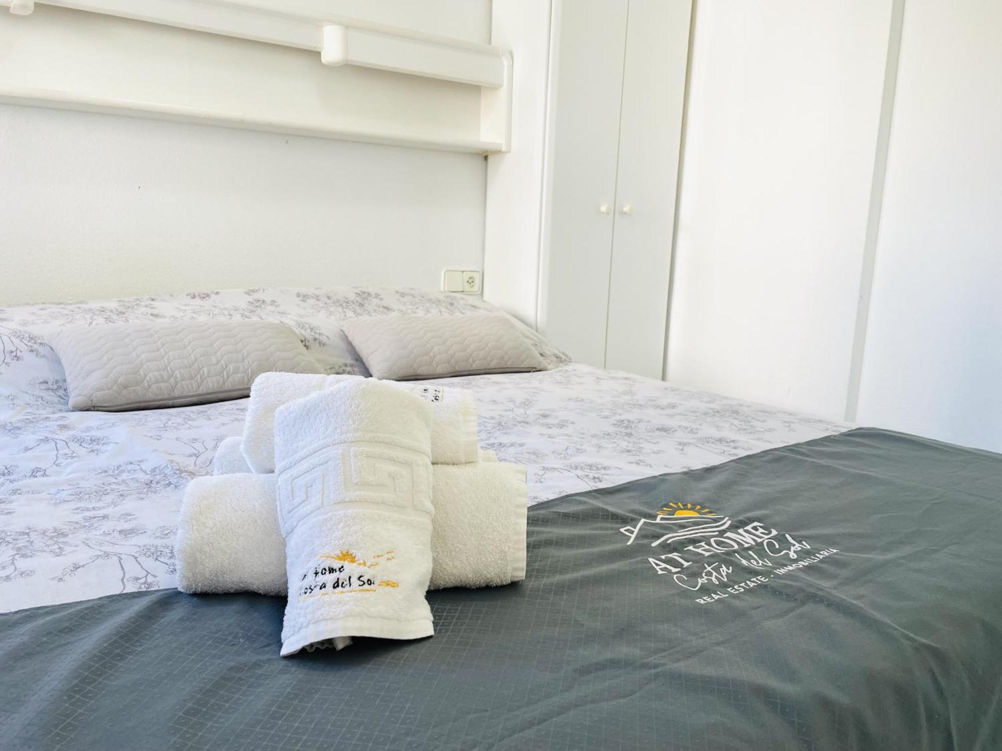 Apartamento Laguna Beach At Home Торрокс-Коста Экстерьер фото