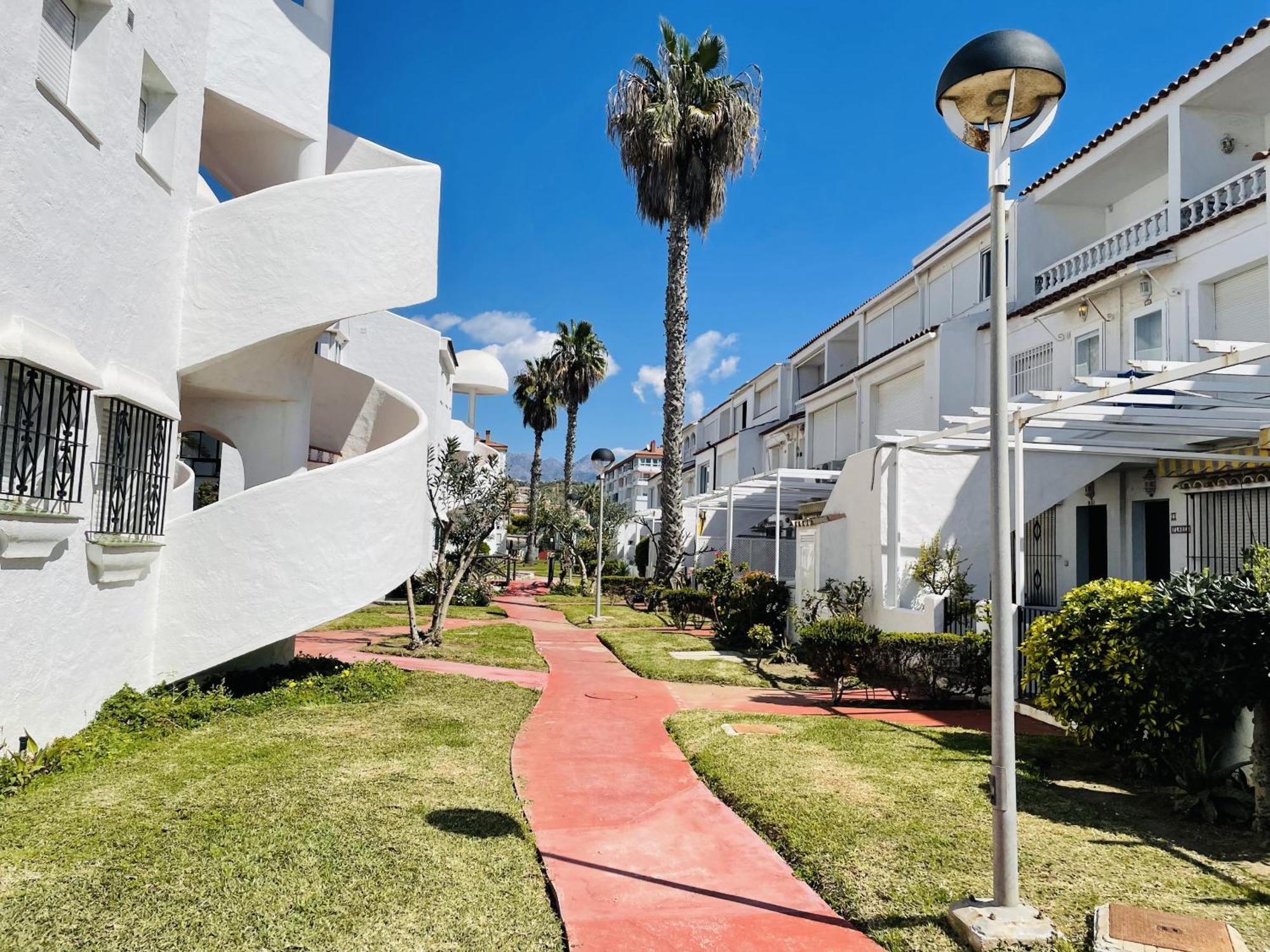 Apartamento Laguna Beach At Home Торрокс-Коста Экстерьер фото