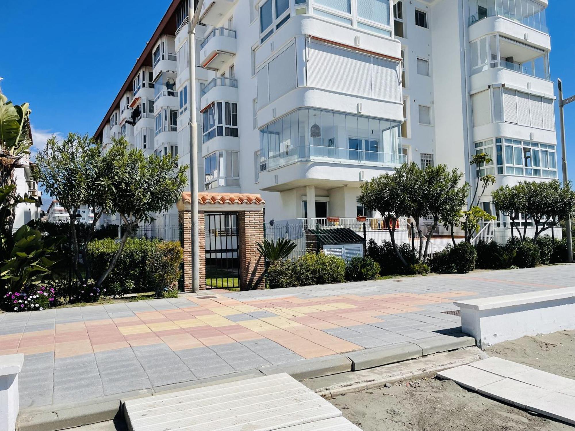 Apartamento Laguna Beach At Home Торрокс-Коста Экстерьер фото